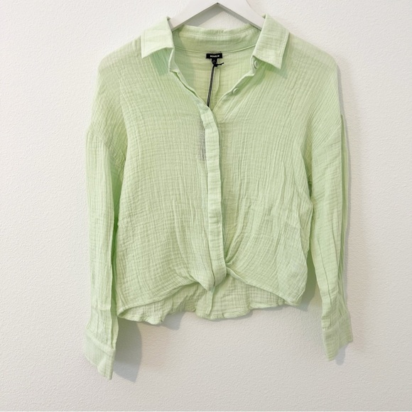 Monrow Twist Front Gauze Long Sleeve Button Down Faded lime Size Small S NWT - Picture 2 of 6